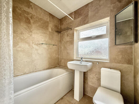 2 bed Semi-Detached to rent Image 5