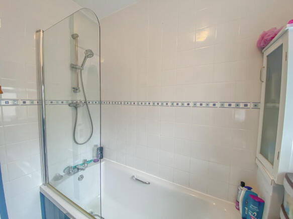 Bathroom / Shower