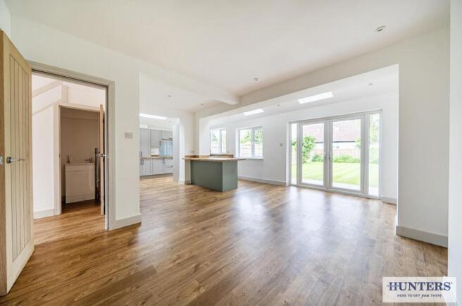 4 bed Semi-Detached for sale Image 5