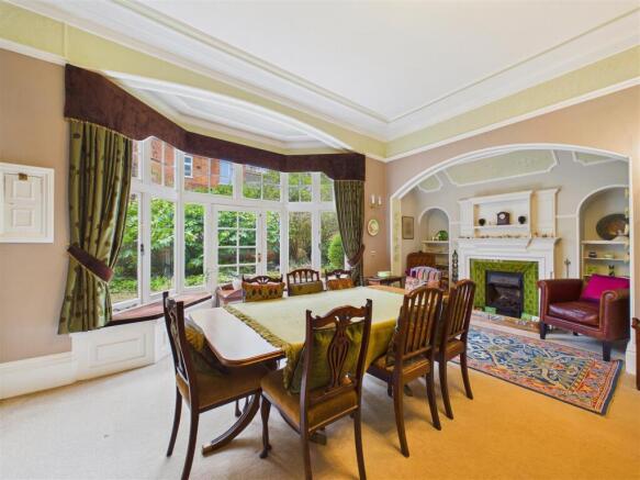 5 bed Semi-Detached for sale Image 7