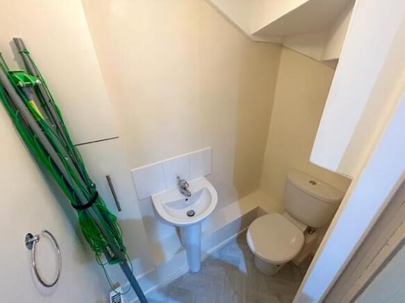 2 bed Town House to rent Image 5