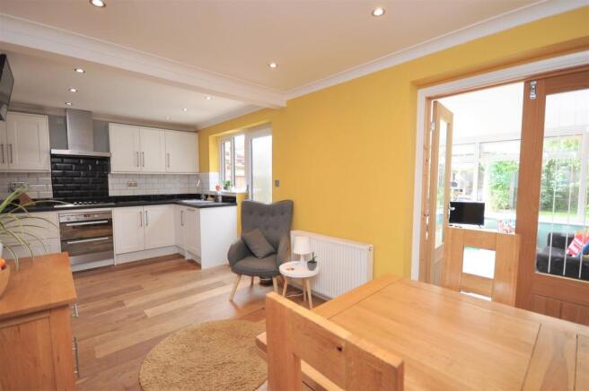 KITCHEN DINING ROOM