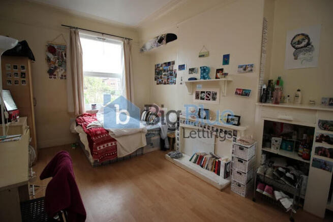 7 bed House to rent Image 4