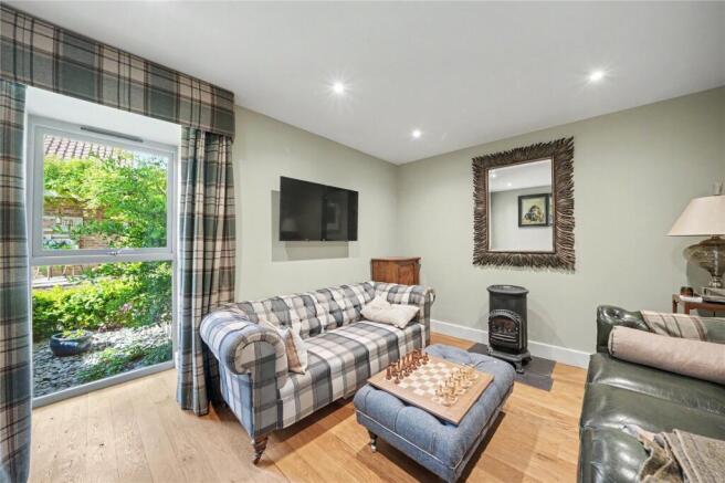4 bed House for sale Image 5