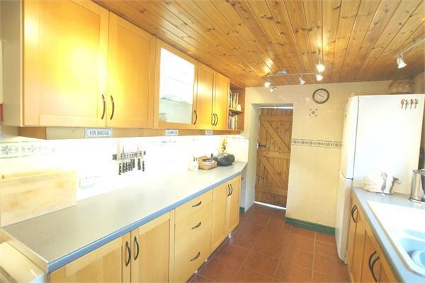 Kitchen (b)