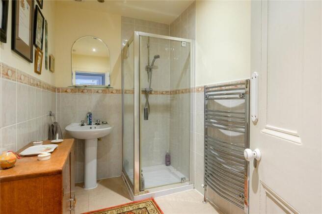 6 bed Detached for sale Image 11