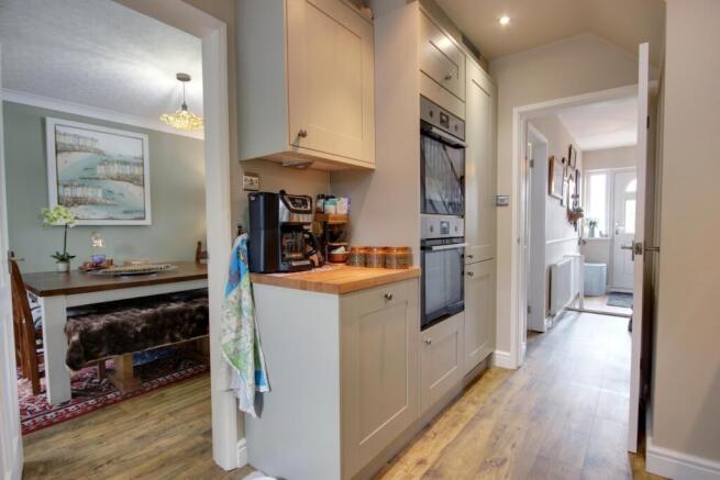 4 bed Semi-Detached for sale Image 11