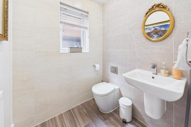 4 bed Detached for sale Image 11