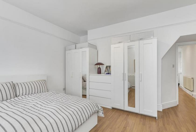 1b 241-243 baker street 3 09.03 .png