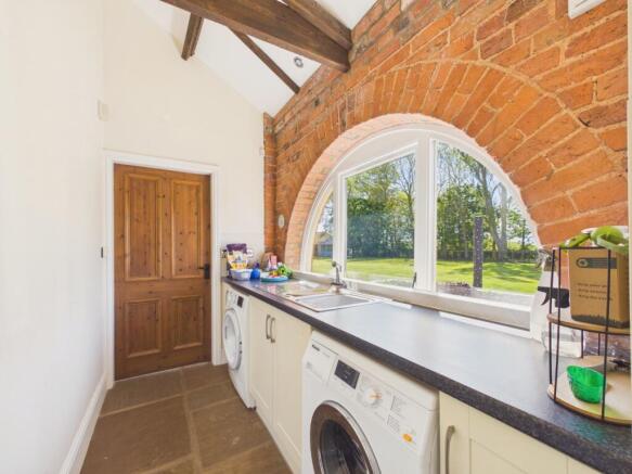 4 bed Detached Bungalow for sale Image 10