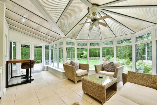 4 bed Detached for sale Image 9
