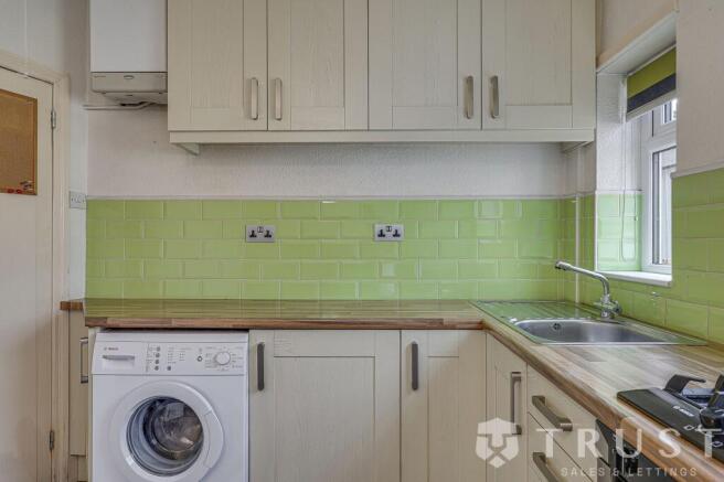 4 bed Semi-Detached for sale Image 10
