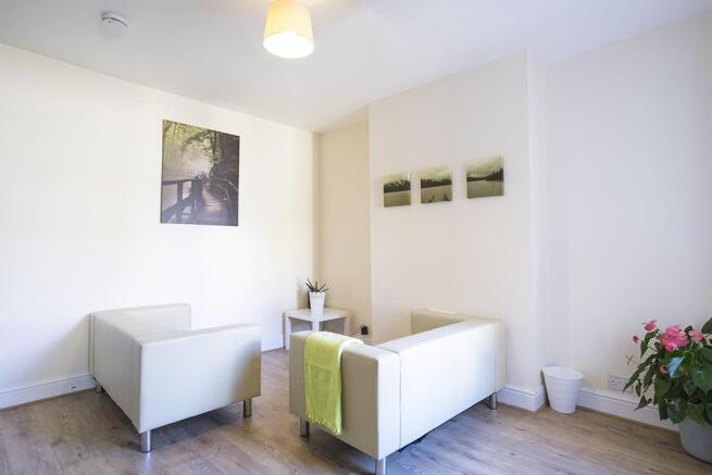 46 Mersey Road - Lounge - (a).jpg