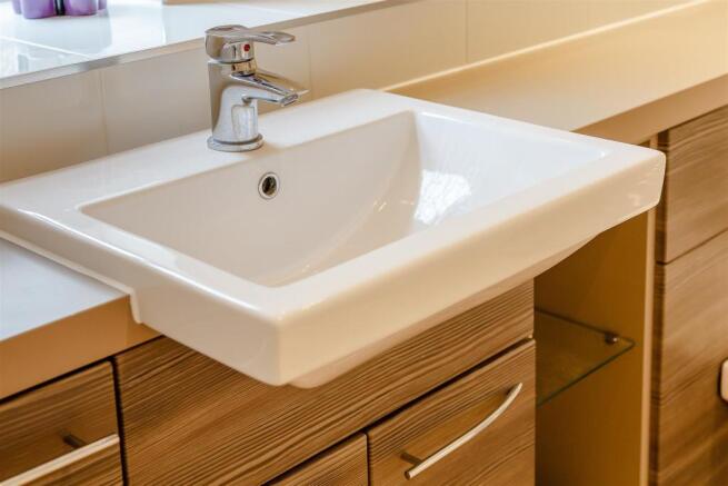 8340636-interior20.jpg
