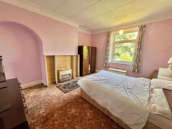 4 bed Semi-Detached for sale Image 9