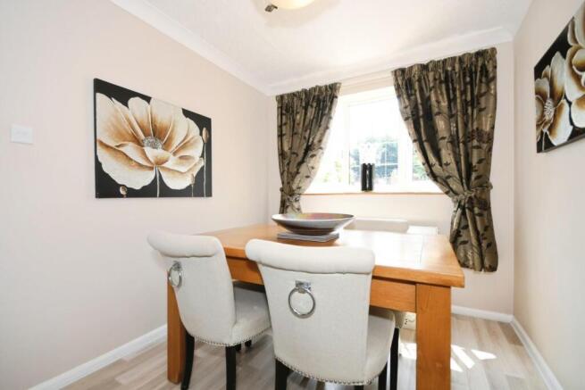 DINING ROOM 02.jpg