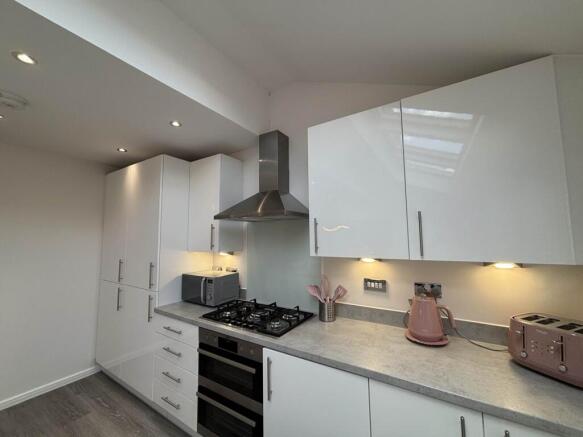 3 bed Semi-Detached for sale Image 10