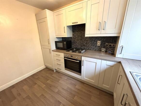 2 bed Semi-Detached for sale Image 8
