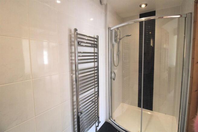 en-suite shower