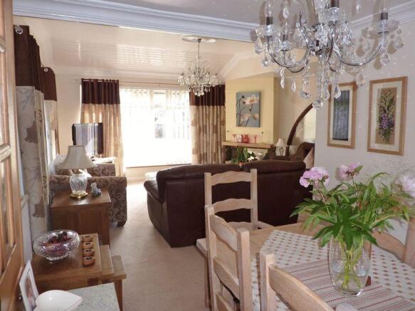 Lounge/Dining ...