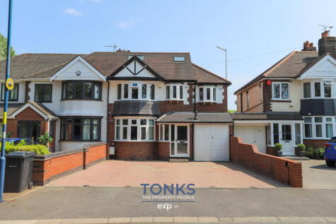 NO CHAIN - Extended four-bed home with two outbuildings - Eldon Rd, Halesowen, B62 0EL
