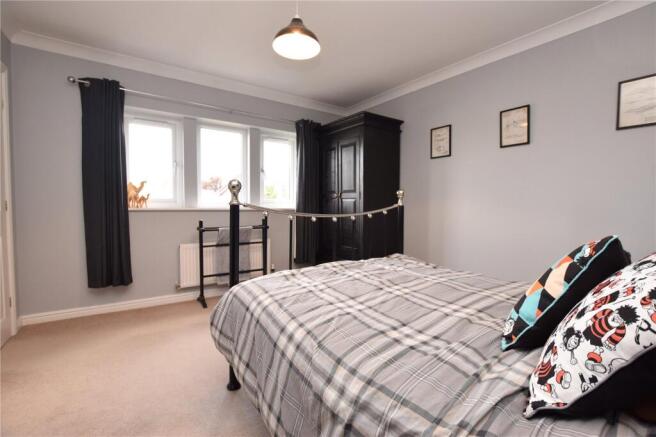 5 bed Detached for sale Image 12