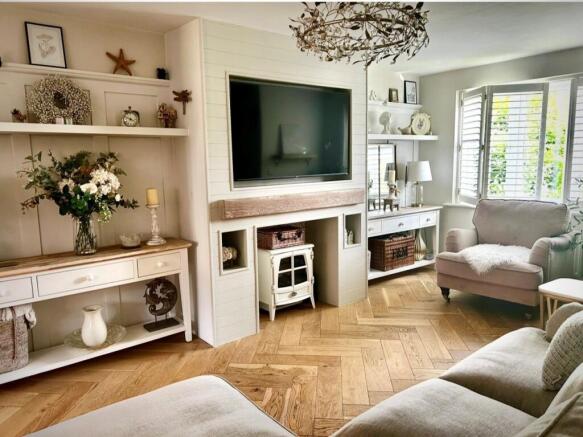 4 bed Detached for sale Image 2
