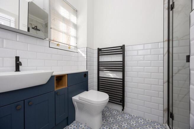 Ensuite to bedroom 2