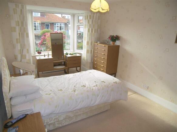 FRONT DOUBLE BEDROOM