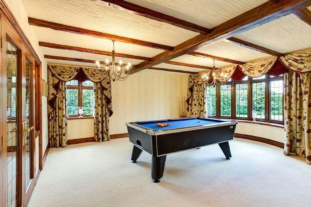 SITTING ROOM/DINING