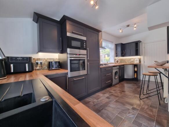 3 bed Semi-Detached for sale Image 11