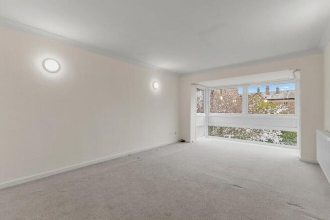 2 bed Flat for sale Image 4