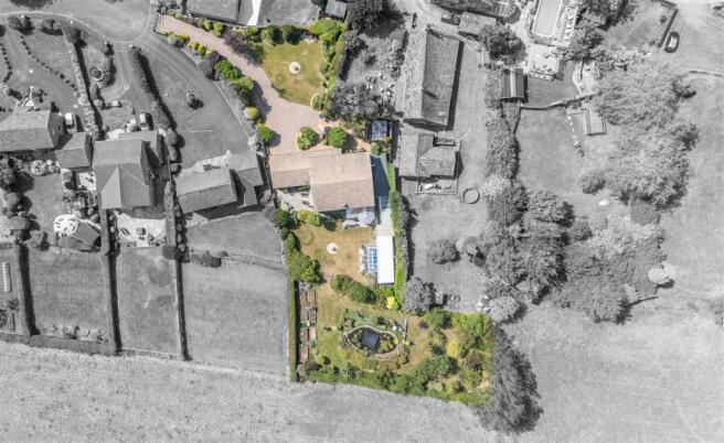 4 bed Detached for sale Image 5