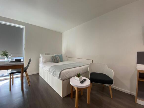 Studio to rent Image 5