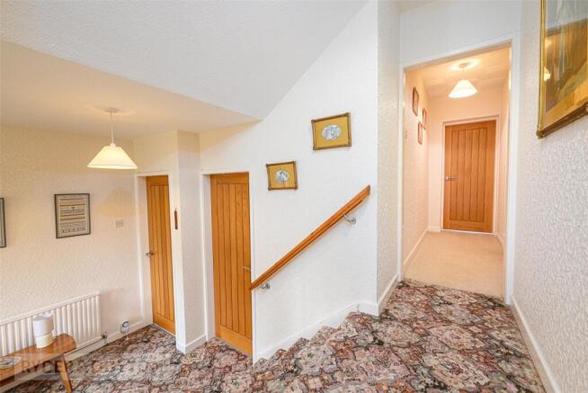 4 bed Bungalow for sale Image 10