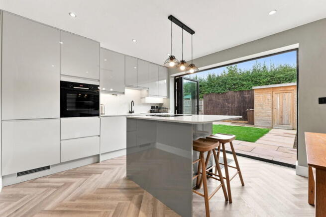 4 bed Semi-Detached for sale Image 4