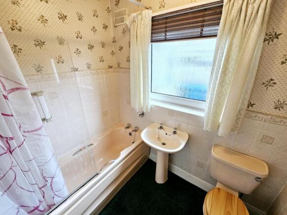 2 bed Semi-Detached Bungalow for sale Image 11