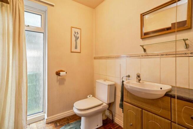 4 bed Detached for sale Image 8