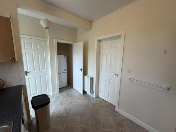 2 bed House to rent Image 4
