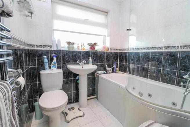 Family Bathroom.jpg