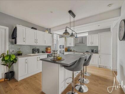 Coombes Road, Neath, SA10