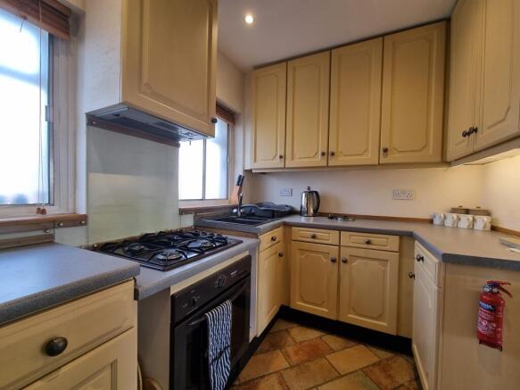 2 bed Terraced to rent Image 4