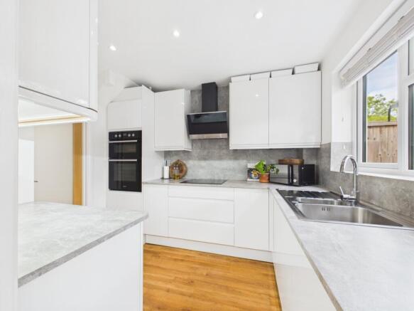 Tomlins Close, Tadley, RG26 photo 4