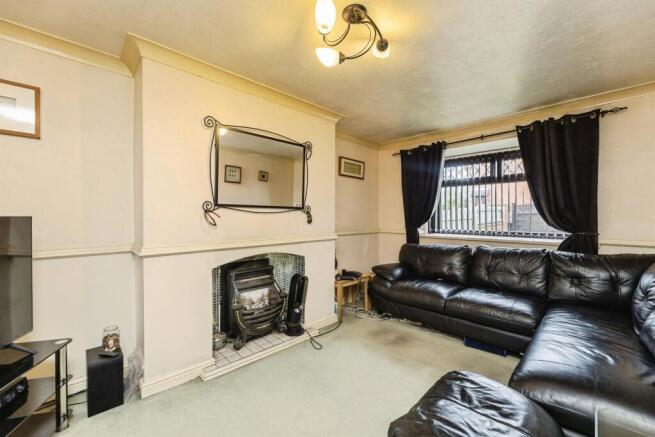 3 bed Semi-Detached Bungalow for sale Image 4
