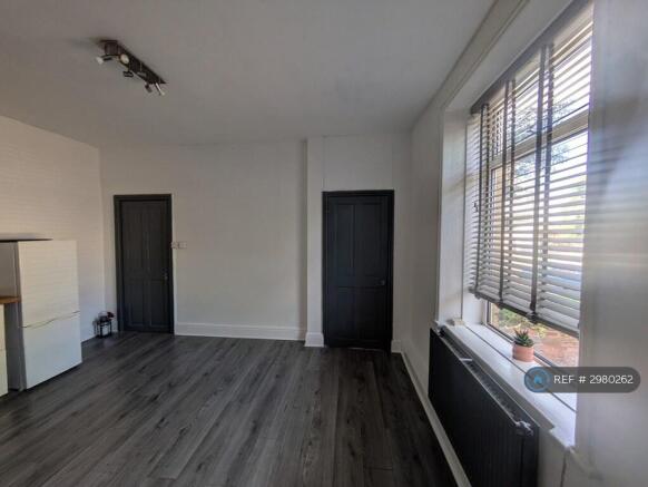 1 bed Terraced to rent Image 5