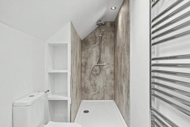 4 bed House to rent Image 10