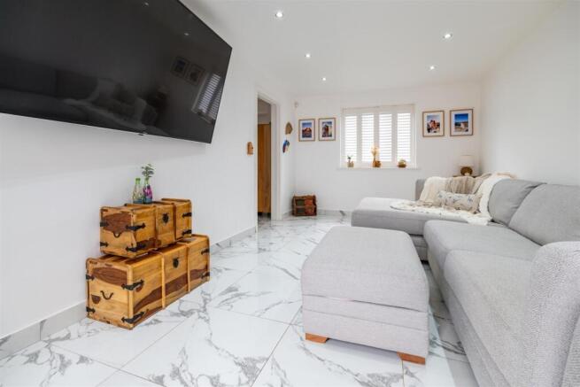LIVING ROOM .jpg