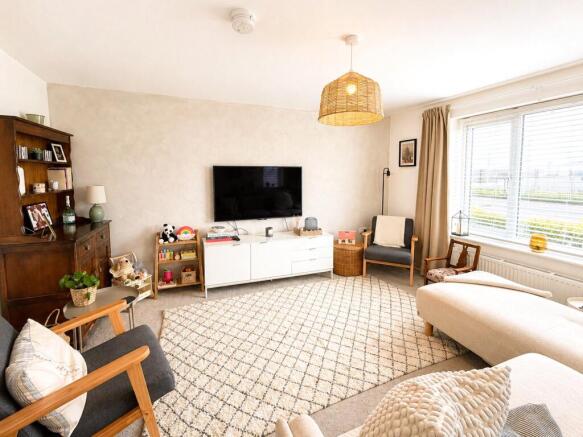 4 bed Detached for sale Image 2