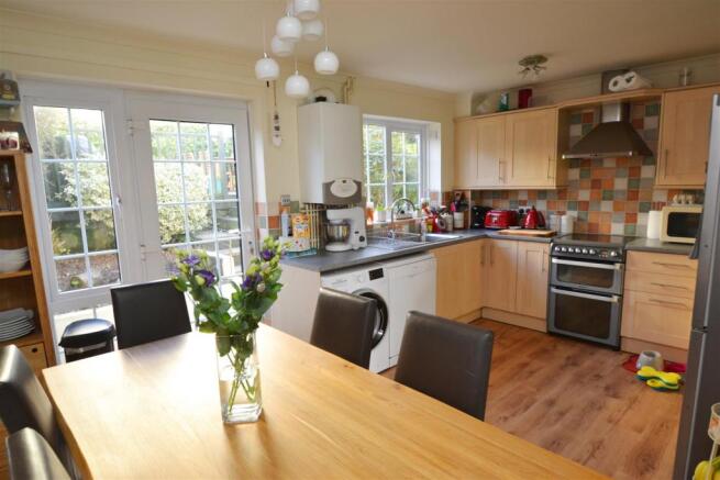 KITCHEN/DINING ROOM