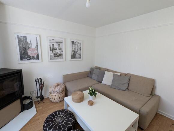 3 bed Semi-Detached for sale Image 6